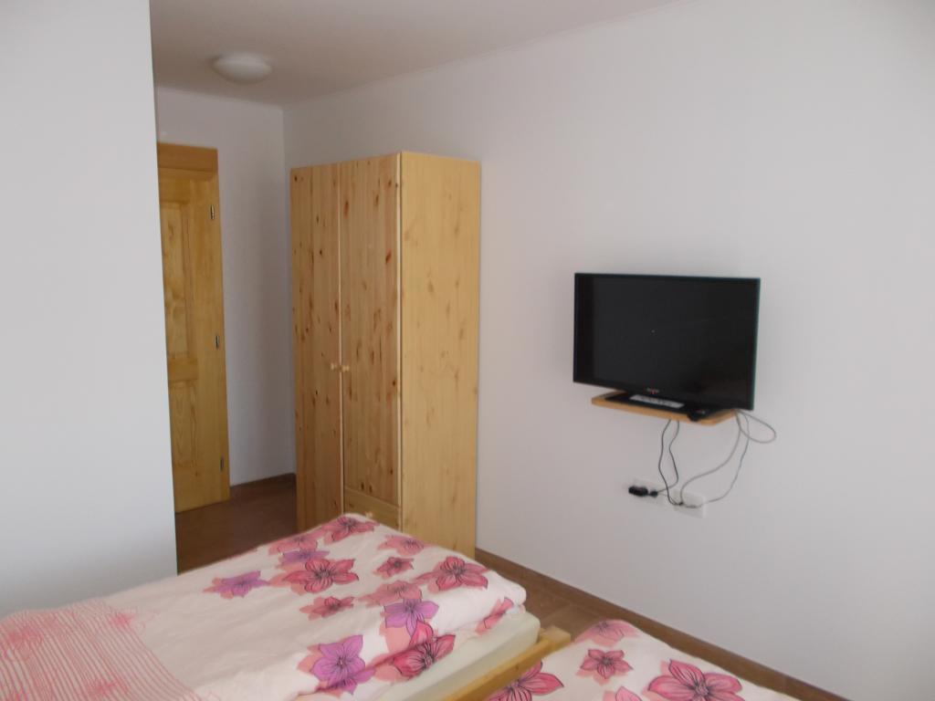 Turisticna Kmetija Pri Pozarju Villa Knezak Room photo